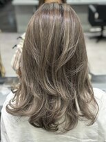 エリーツ(elyts) 【elyts渋谷】シャドウルーツ×グレージュ