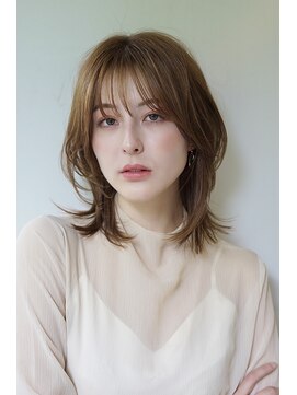 ノーヴェ(Nove) パーソナルカラー春タイプ 軽めの菱形ミディアムレイヤー