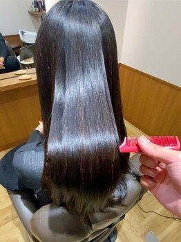ファミリア ボンド(familiar BOND)の写真/大人のための美しい艶ストレート☆上質な縮毛矯正で、いつでも扱いやすい髪に♪