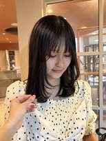 エイチ(H)&nbsp;裾カラーウルフボブレイヤーボブオリーブグレージュクラゲヘアー