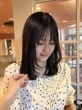 エイチ(H) 裾カラーウルフボブレイヤーボブオリーブグレージュクラゲヘアー