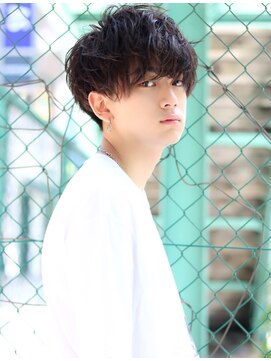 ネイビー(NAVY) 前下がり刈り上げショートマッシュ無造作束感