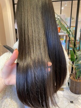 シー バイ ロンド 新宿(Sea by Lond) 暗髪ストレートヘア