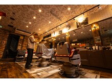 セカンド髪チョス 武蔵浦和店(2ND 髪 chos)の雰囲気（アメリカンレトロな内観＜理容室＞）