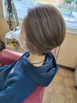 カリーノ(Carino) 美人ショート×シルバーベージュインカラー