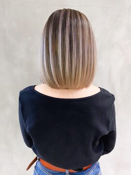 シオン(shion) 美髪ショートホワイトブロンドボブ_ba324511