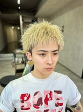 Shotastyle：前髪ありのダウンバングスパイキーショート/ハイトーンスパイキーショート