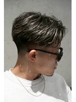 メッツ 原宿(METS)&nbsp;MEN'S/センターパート×ハイライト/フェード/2ブロック