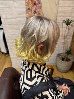 ヘアーメイクスリーク&nbsp;エンドカラーネオンイエローボブ