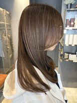 インス(ensue)&nbsp;20代30代◎透明感グレージュロング小顔レイヤー韓国風そ