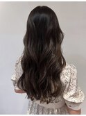ヘーゼルグレージュ×大人ゆる巻きロング