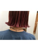 キー(kii) 切りっぱなしボブ。ピンクパープル
