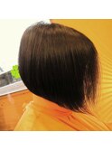 シャープなボブ