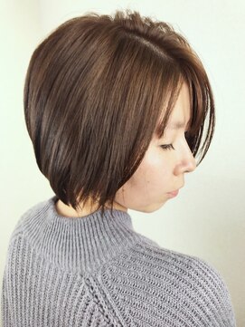 美容室 フォーリア Foglia 大人可愛い前下がりショートボブ丸みショートアッシュカラー