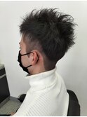 ツーブロック&刈り上げのソフトモヒカン風スタイル