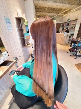ヘアサロン フラット(hair salon flat) プロテスTR明るめツヤ髪大人可愛いストレートロング20代30代