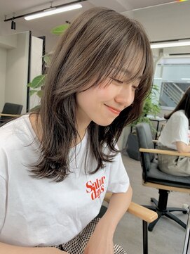 オグジュアリー 表参道(aux.) トレンドレイヤー×アッシュグレージュ