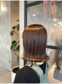 切りっぱなし外ハネミディアム×ライトベージュ