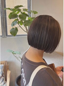 リーシュ(LEASH)の写真/脱白髪染めで明るいお洒落なグレイカラー◇ハイライトをプラスして“立体感”“こなれ感”を演出♪