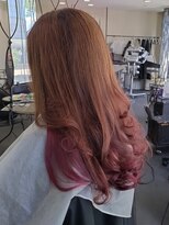 シュシュ(chou＊chou)&nbsp;20代/ロングパーマ/インナーカラー/ブラウン/ピンクカラー