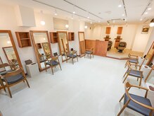 広々としたフロアはインテリア家具を使用してデザイナーズ空間を表現◎特別な施術空間に＾＾