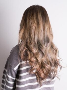 ミーティア バイ クアトロ(Meteor By QUATRO) 【QUATRO】グラデーション×アッシュ×ロング