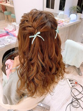 レア(Le'a) 編み込みハーフツイン