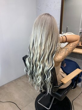 ワン(ONE) ホワイトローライト