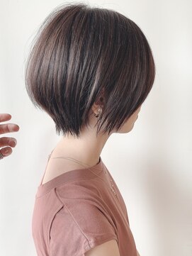 ステア ケース(stair case) 前下がりショートボブ耳かけ