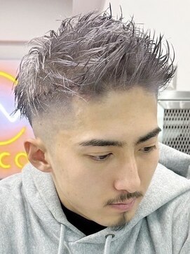 ウィコ 新宿(WICO) ホワイトグレー[新宿駅/アッシュブラック/カルマパーマ]