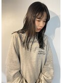 センター分け艶感カラー