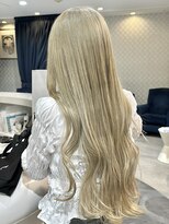 エアー 青山(AIR) ハイトーンベージュブロンドヘアロングレイヤー