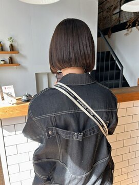 ヤーン(YARN) イメチェン×切りっぱなしボブ×ネイビーカラー