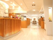 イグレック 庄内本店(igrek)の雰囲気（【日差しが差し込む空間】自然光に包まれながら過ごせる空間です）