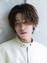 オーバル ジングウマエ(OVARL jingumae)&nbsp;シャドウパーマ韓国風センターパートフェザーパーマツイスパ