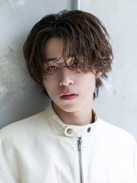 オーバル ジングウマエ(OVARL jingumae) シャドウパーマ韓国風センターパートフェザーパーマツイスパ