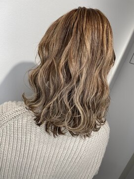 モルニ(MORNI) ハニーイエロー_マロンベージュ Aラインボブ かきあげ