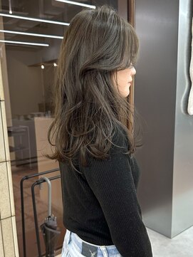 パークレーン アイス イヴェン(park lane ICI yeven) ブリーチなし　オリーブベージュ　レイヤーカット/momoka