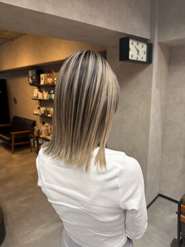 サニー 渋谷(SUNNY) バレイヤージュ、ハイライト、レイヤーロング、グレーベージュ