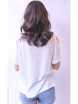 シャカ(SHAKA)&nbsp;ランダムカールでルーズな外国人風鎖骨セミディ！