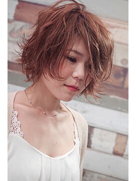 ソラ(sora) 小顔効果　揺れるボブスタイル