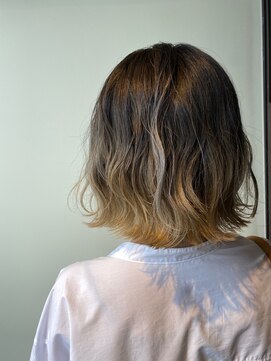 エイミー(Aimee) Aimee 町田　イエローグラデーション×波ボブ
