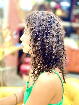 パーマネントガレージ(Parmanent Garage) スパイラルツイストハードパーマ