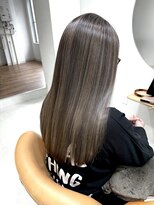 イト(ito.)&nbsp;脱白髪染めハイライト_レイヤーカット_ハッシュカット