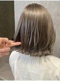 オリーブベージュ