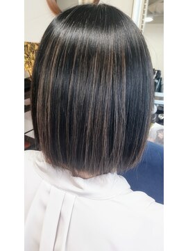 エヴァン(Evan) ハイライト×髪質改善で質感アップ