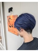 ネイビーブルー×刈り上げ女子