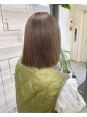切りっぱなしボブ×オリーブベージュ