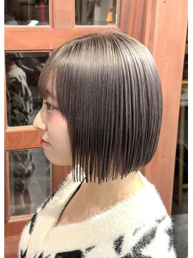 アミーゴ(AMIGO) 切りっぱなしボブ×グレージュ