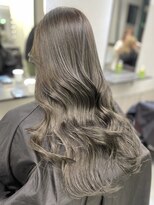 エイム(AiM)&nbsp;レイヤーカット×グレージュ